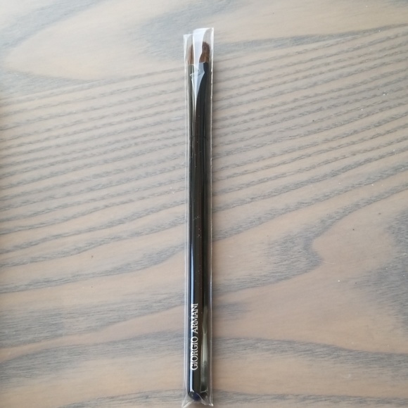 Giorgio Armani Maestro Flat Eye Brush #8 - Picture 2 of 4